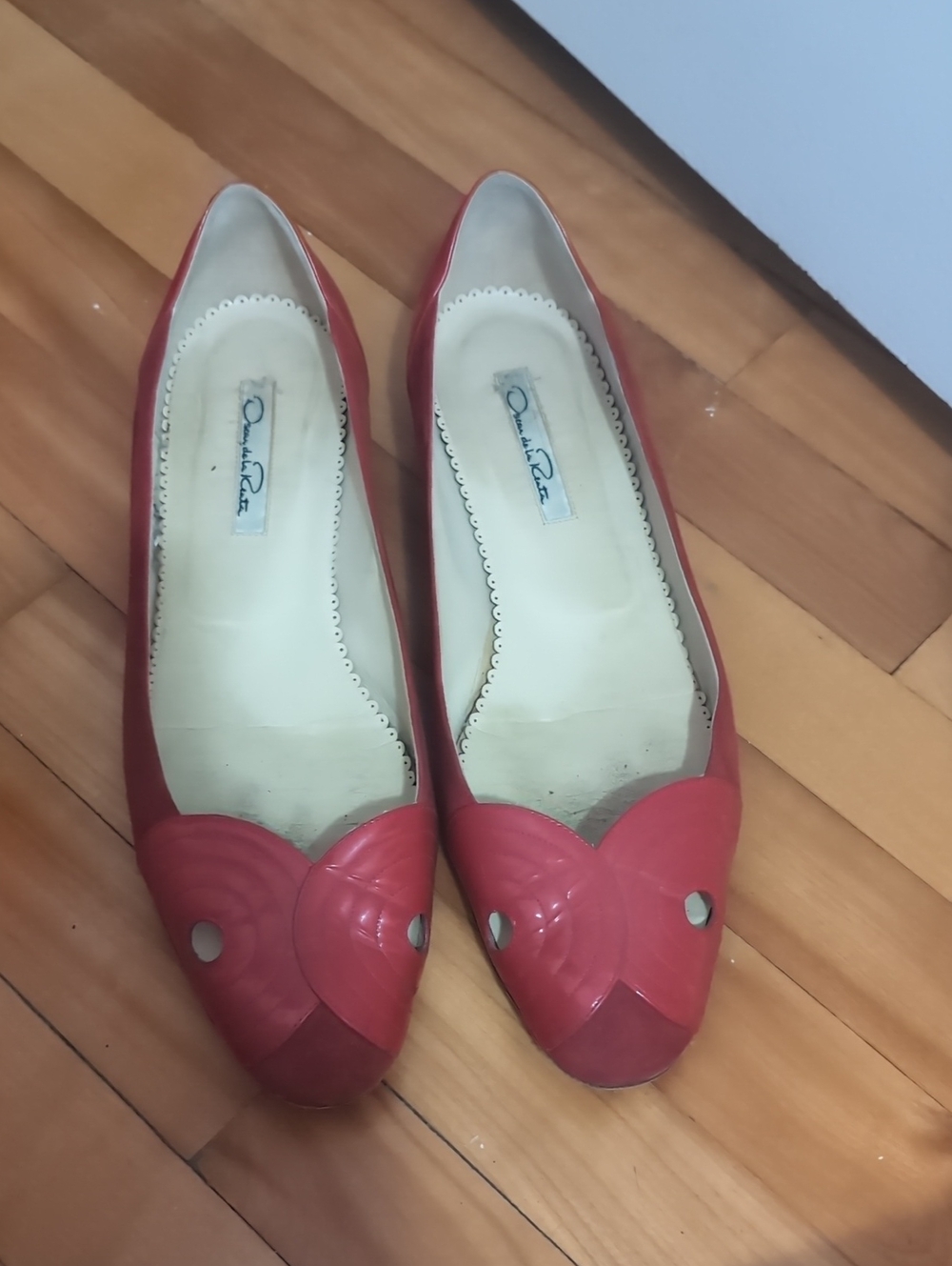 Oscar de la Renta Red Scalloped-Toe Ballet Flats
